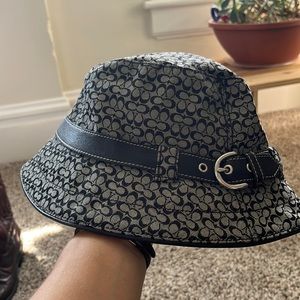 Coach rain/bucket hat (: